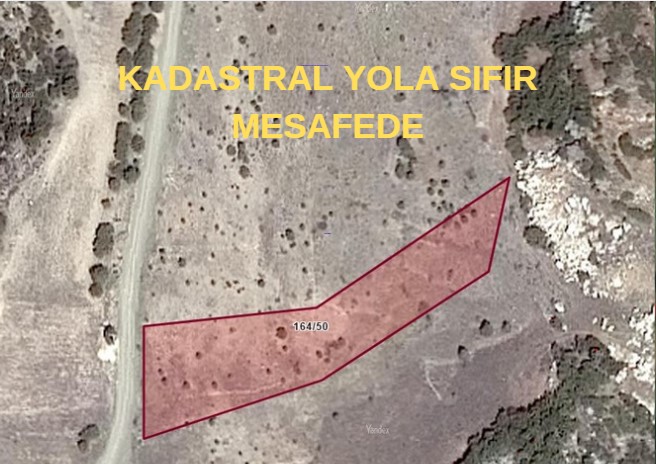 BURDUR YEŞİLOVA YARIŞLI KÖYÜNDE 2.857 M² TARLAMIZ SATILIKTIR.